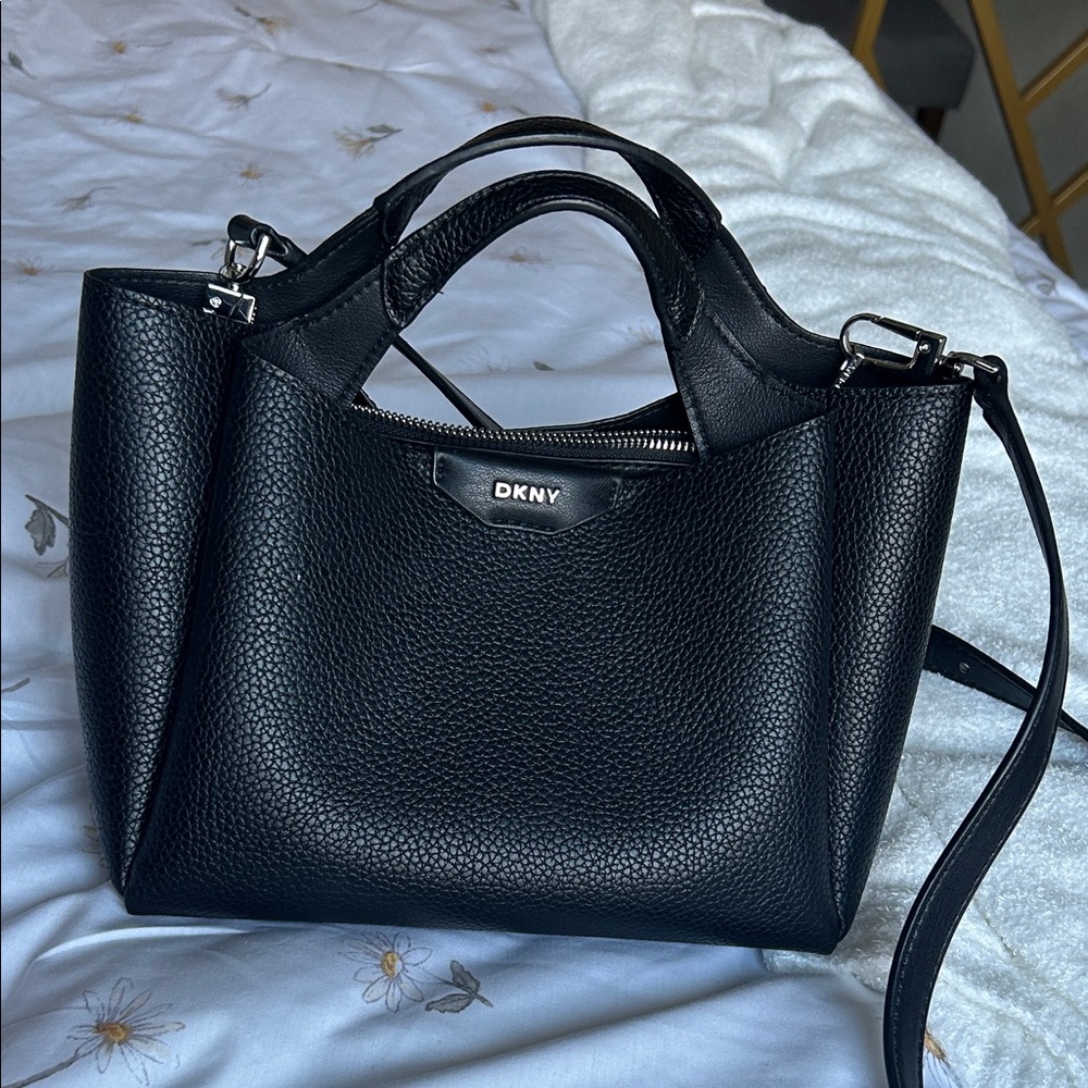 DKNY Textured Mini Black Crossbody Bag Sliver Hardware Magnetic Closure Y2K